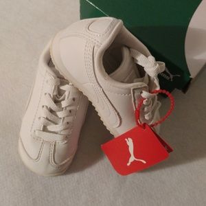 Baby Unisex White Puma Roma Sneakers sz 6 EUC